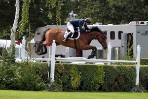 Garcia fly the hedge at Hickstead 